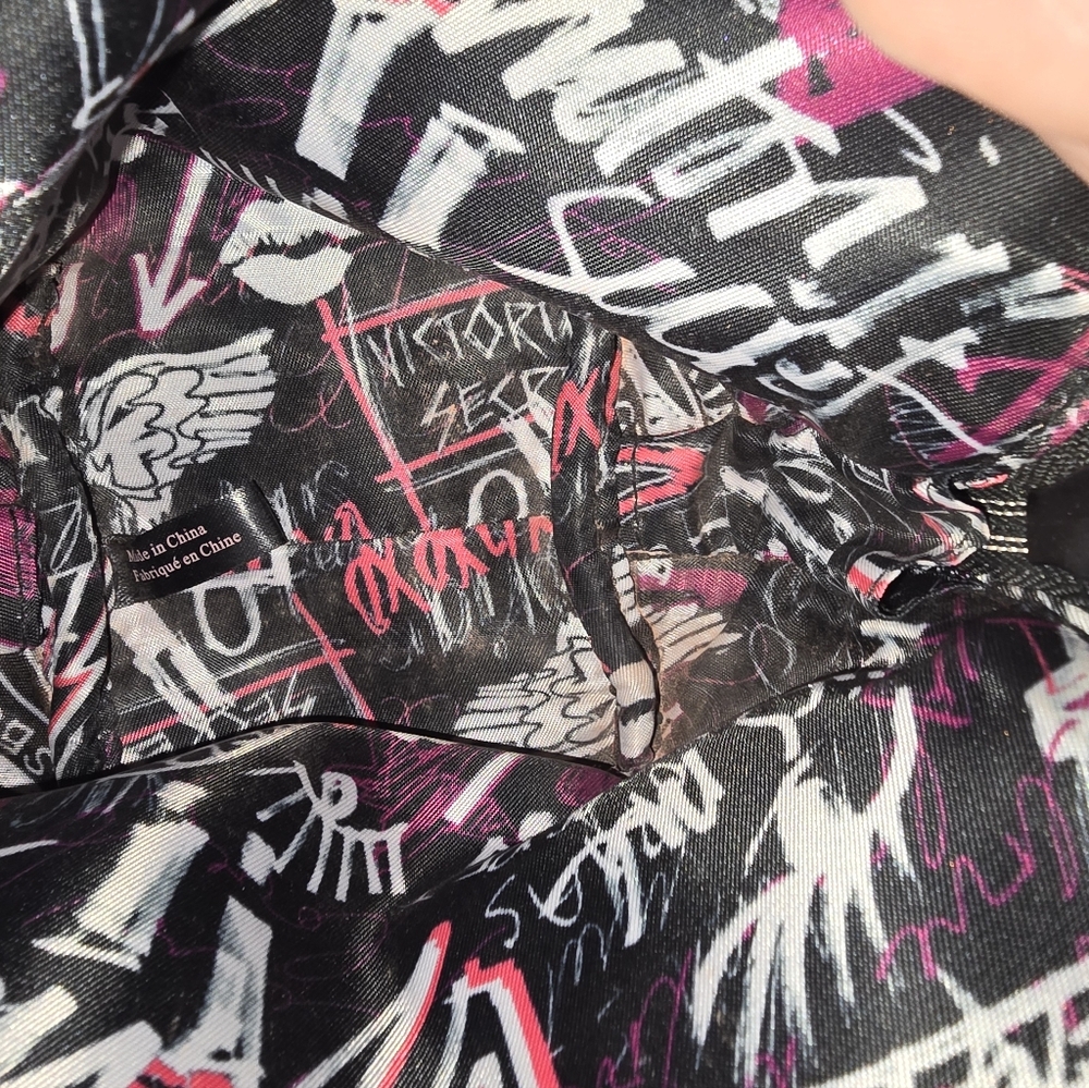 Victoria's Secret Black Heart Shaped Love Xoxo Makeup Bag Zipper Bag NWOT - Picture 6 of 8